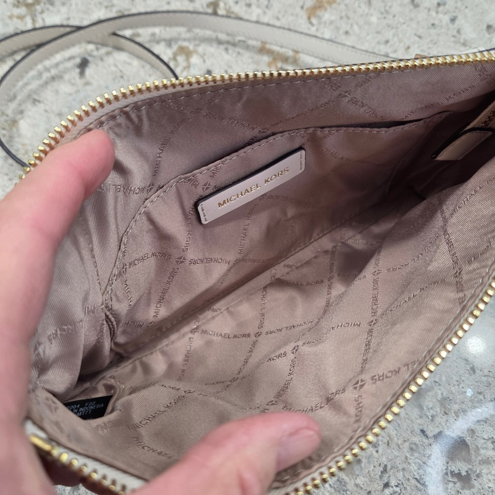 NWT Michael Kors 3-in-1 Crossbody Clutch Set Vanilla Monogram Gold Hardware - Picture 8 of 13